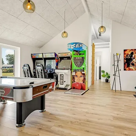 別荘 Stunning In Haderslev With Wifi ハザスレウ